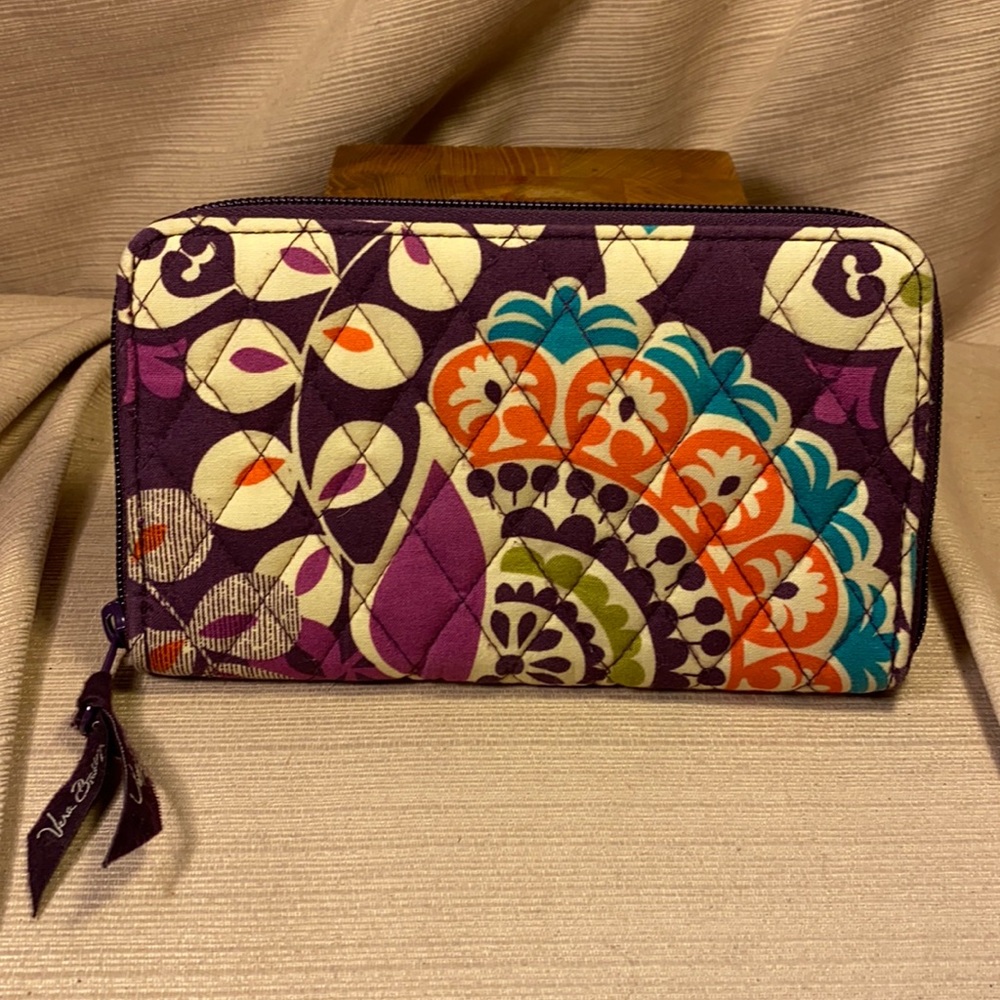 Vera Bradley graphic/flower pattern wallet